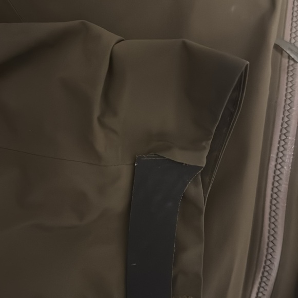 Arc'Teryx Fission SV GORETEX Hooded Puffer Jacket - Picture 6 of 7